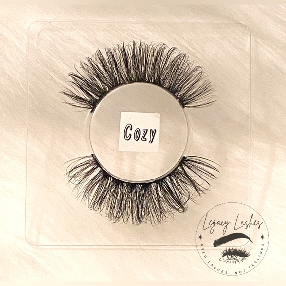 Cozy - Calm But Full Volume Lash 🧖🏼♀️ - Picture 3 of 3